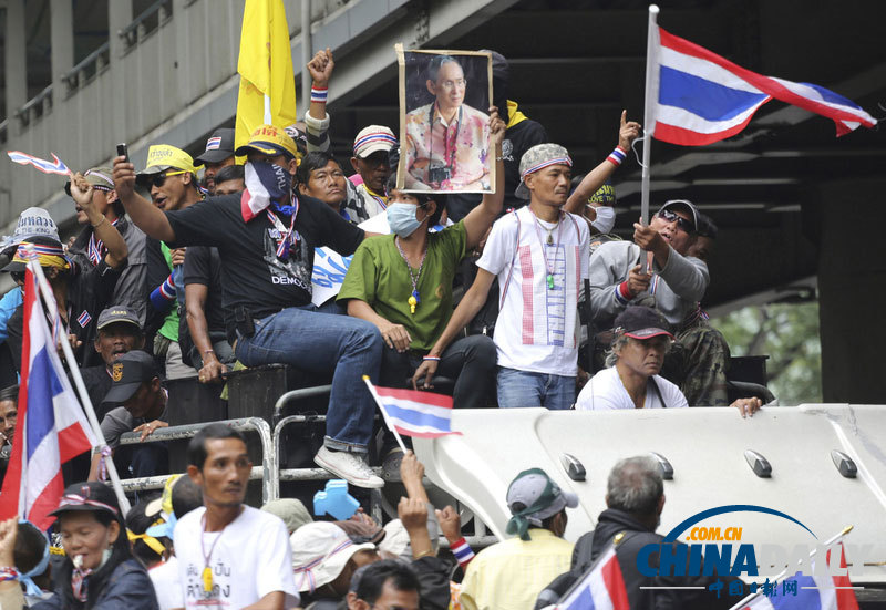 泰国示威学生遭枪手袭击1死48伤 引民众群情激愤