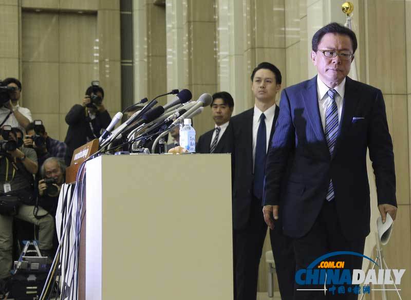 东京都知事因涉嫌受贿辞职 鞠躬为不道德行为道歉