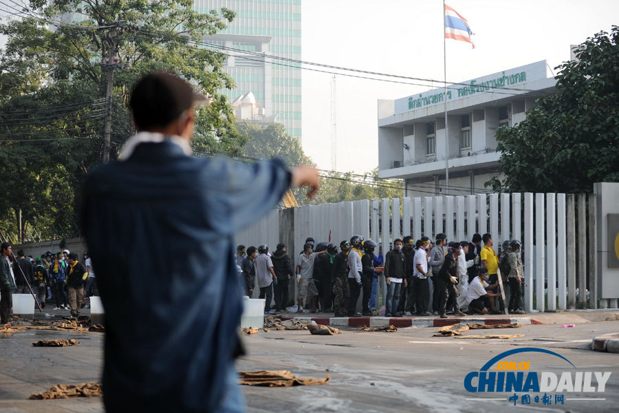 组图：泰国大选抽签在示威中完成 30个参选政党到场