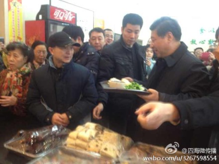 习近平排队买包子