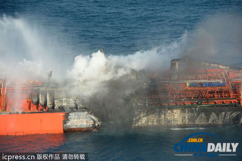 韩国近海发生化学运输船相撞事故 消防队紧急救援