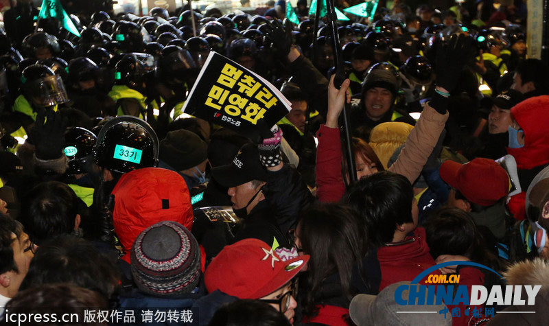 韩国民主劳总发起总罢工 与警方冲突不断