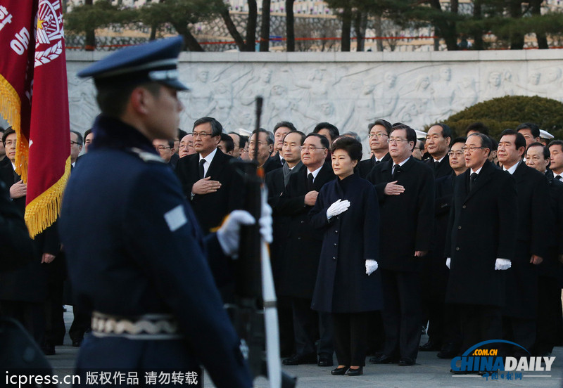 朴槿惠新年首日参拜显忠院 内有其父朴正熙墓地