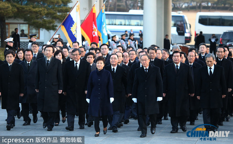 朴槿惠新年首日参拜显忠院 内有其父朴正熙墓地