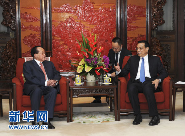 李克强会见柬埔寨副首相贺南洪