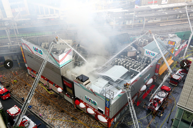 东京地铁站附近发生大火 已烧毁4栋建筑物（图）