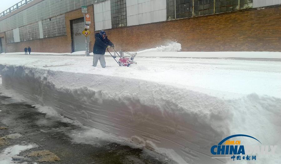 美国中东部遭遇暴风雪 致10余人死亡