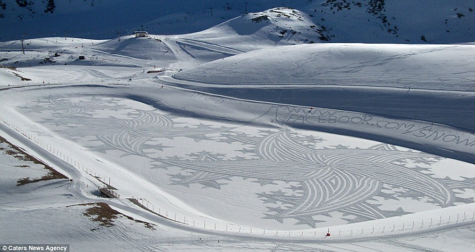 英国艺术家仅用指南针 在雪地上走出叹为观止