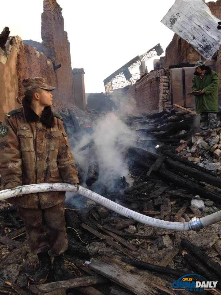组图：云南香格里拉独克宗古城今日凌晨突发大火