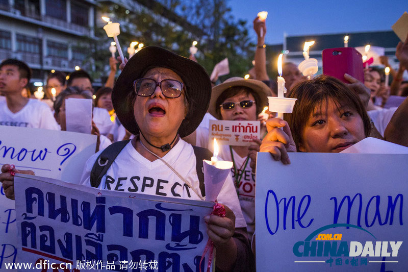 泰民众烛光祈祷和平解决冲突 13日封锁如期进行