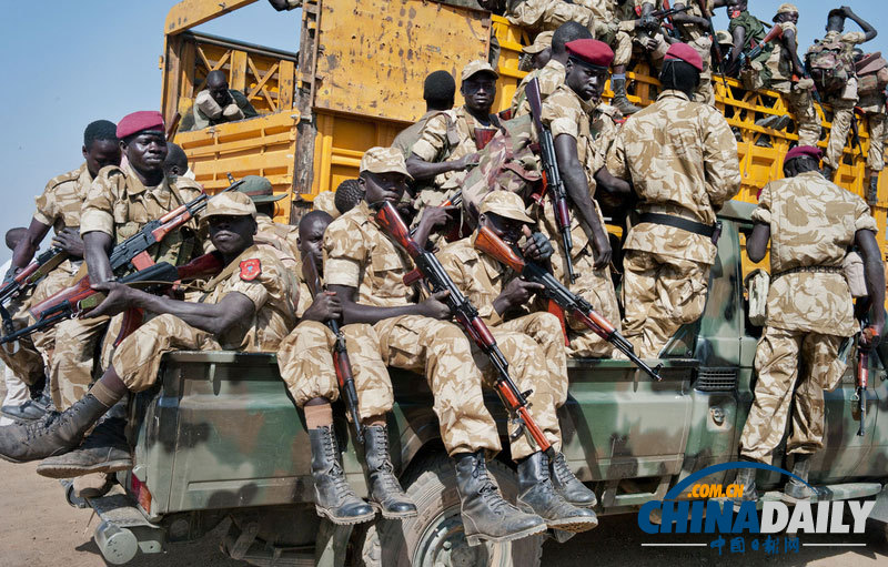 南苏丹局势持续混乱 政府军士兵上前线应战