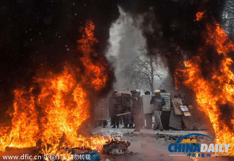 乌克兰首都冲突持续3名示威者遇难高清现场图