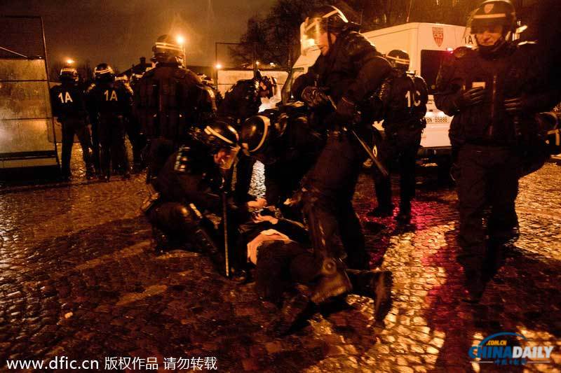 巴黎反奥朗德示威愈演愈烈 警民发生激烈冲突