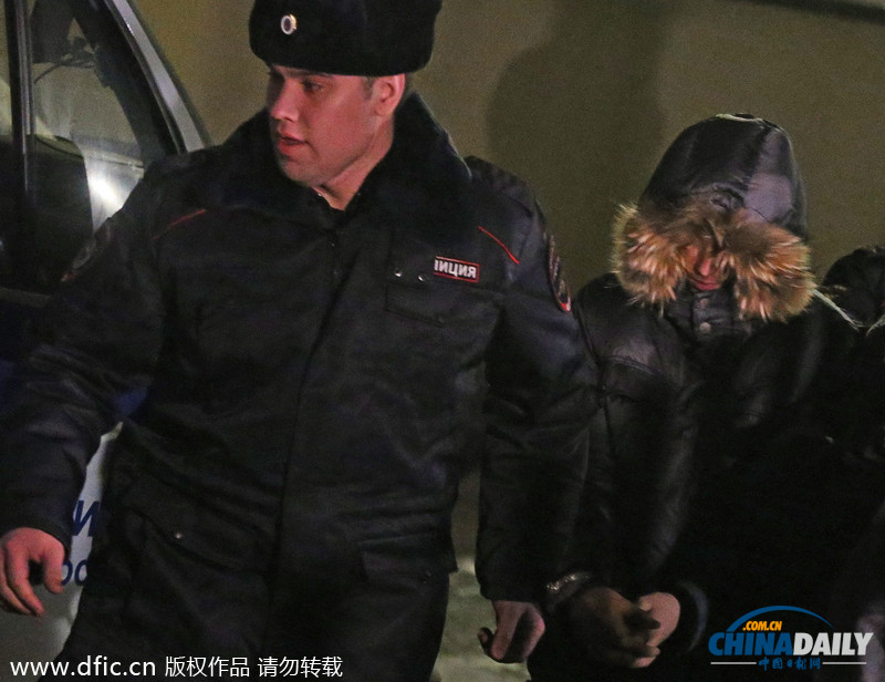 俄罗斯警方抓捕校园枪击案嫌犯 涉嫌枪杀警察和教师