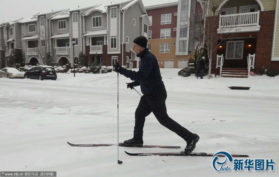 美国南部遭遇灾难性暴风雪：大雪厚冰前所未有