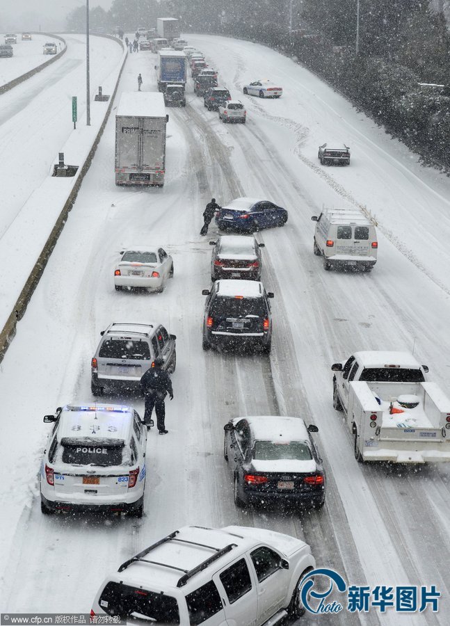 美国南部遭遇灾难性暴风雪：大雪厚冰前所未有