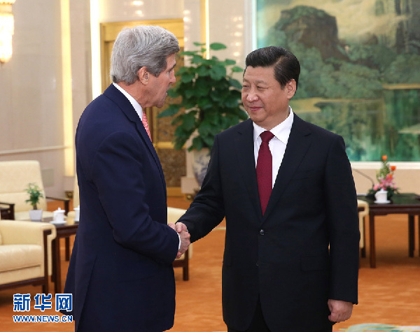 习近平会见克里：致力构建中美新型关系