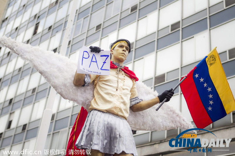 委内瑞拉反政府示威持续 反对派领导人穿白衣现身