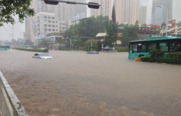 南方多地暴雨湘桂超60万人受灾 深圳成水城