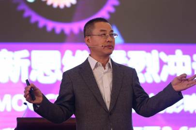老总演讲_格力老总正装演讲图片