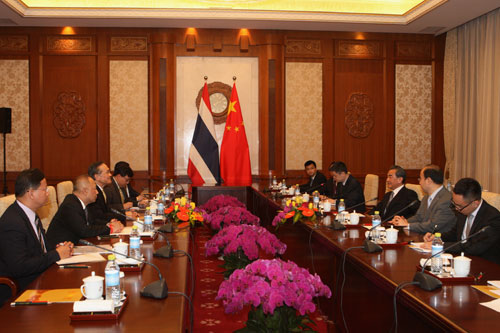 王毅外长同泰国外长敦举行双边会晤