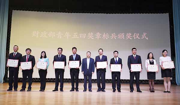 财政部党组成员、副部长、机关党委书记胡静林