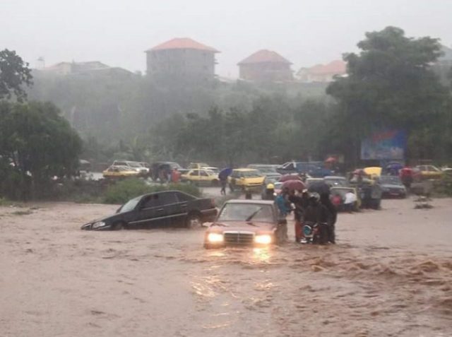 几内亚连降暴雨，造成人员和财产损失