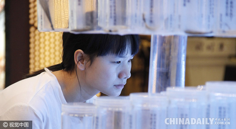2000多位老人剪下白发呼唤儿女回家过年
