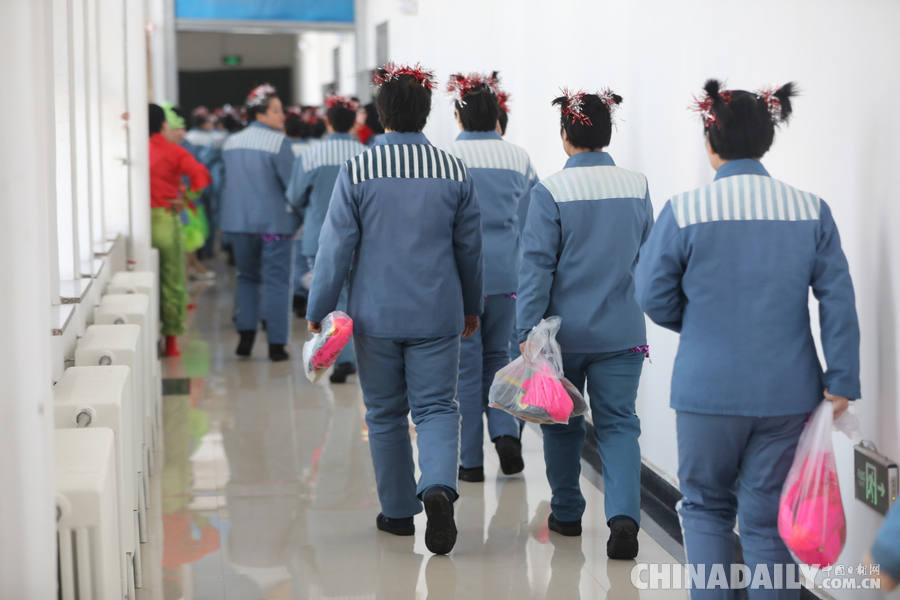 吉林省女子监狱的服刑人员在候场.(图片来源:视觉中国)