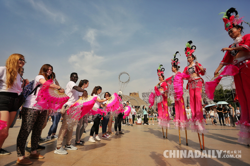 感受中国非遗魅力 国际留学生不一样的端午节