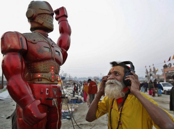 神奇印度 街头机器人高科技算命