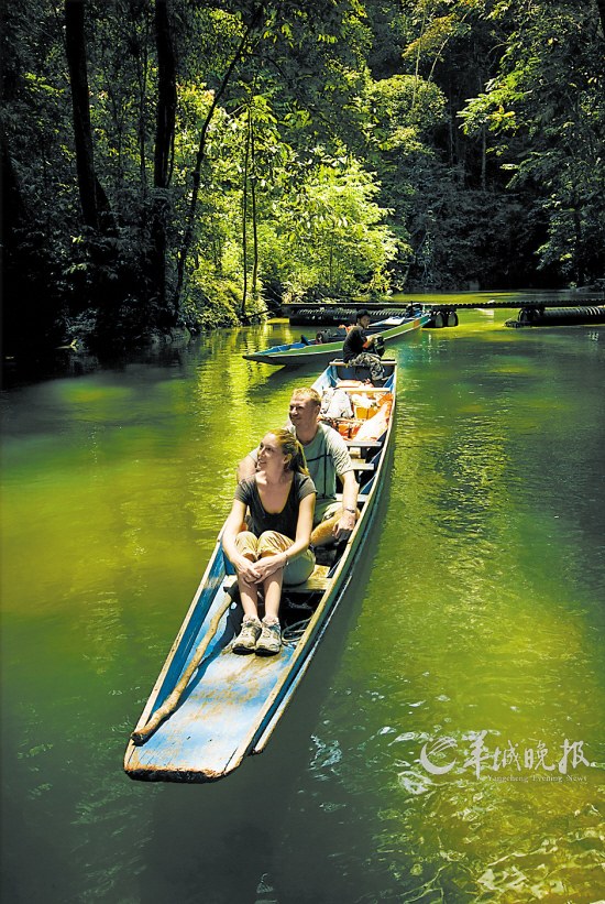 炮制清明7天假期 出境叹世界
