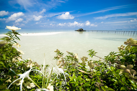 卡帕莱岛 住住没有沙滩的水上屋