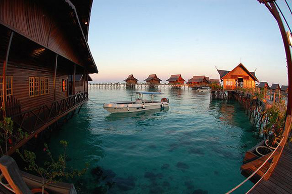 卡帕莱岛 住住没有沙滩的水上屋