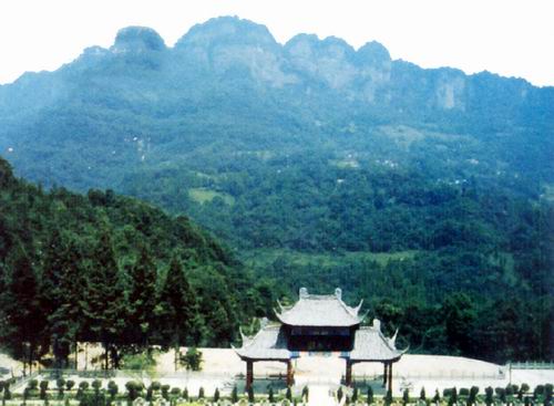 清明佳节别样游 寄托哀思墓园之旅