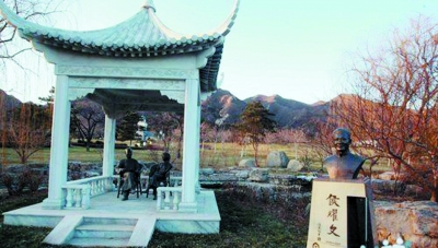 清明佳节别样游 寄托哀思墓园之旅