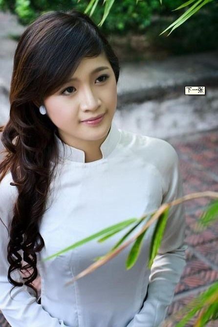 抓拍越南街头美女白美纯装扮脱俗显文静[1]-+中