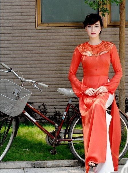 抓拍越南街头美女白美纯装扮脱俗显文静[9]-+中