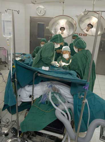 揭变性手术神秘面纱男人变女人震撼全程