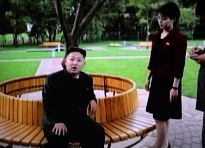 金正恩已婚 妻子李雪珠与金正恩亲密互动罕见照曝光