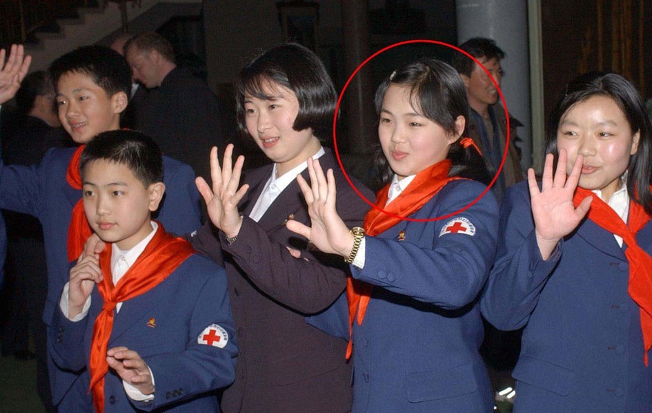金正恩已婚 妻子李雪珠与金正恩亲密互动罕见照曝光