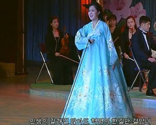 金正恩已婚 妻子李雪珠与金正恩亲密互动罕见照曝光