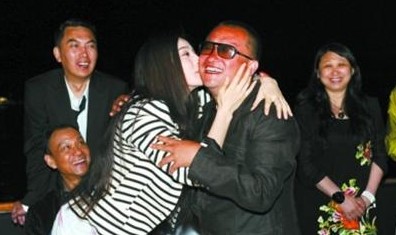 而据知情人士爆料称:范冰冰的现任男友是她的神秘幕后推手穆晓光.
