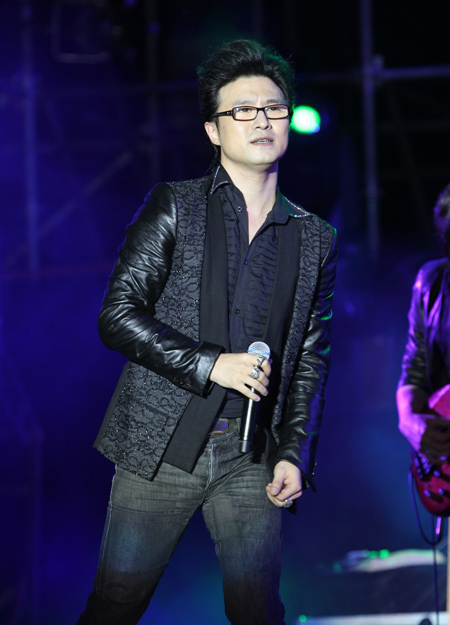 汪峰北京举办演唱会 摇滚体验high翻工体