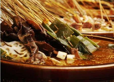 冷锅串串源自四川成都或乐山