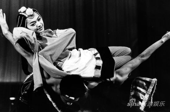 姚晨早年练舞照曝光 因嘴大被起绰号老猫