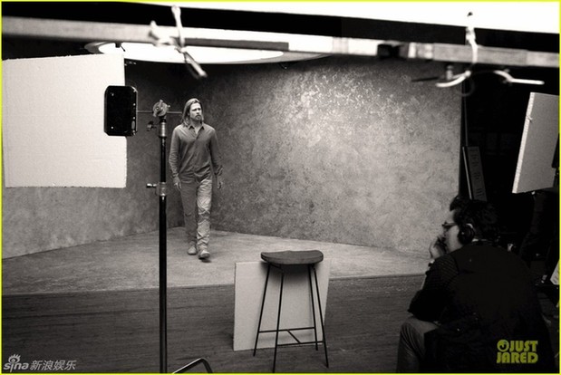 布拉德-皮特拍摄香水广告 气质独特潇洒不羁