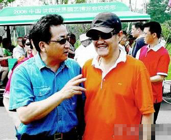 揭赵本山两段坎坷婚姻 遭车祸骨折险丧命