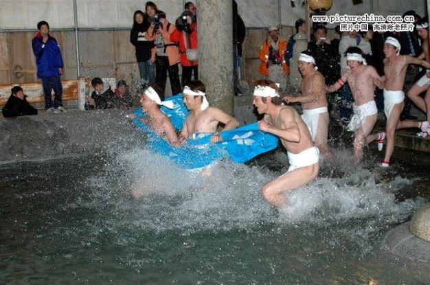 疯狂！揭秘日本人特殊的“裸”文化