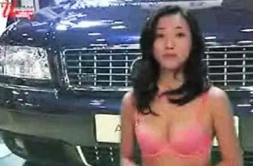 韩国女主播穿肉色衣播报 盘点各国女主播大胆穿衣【组图】